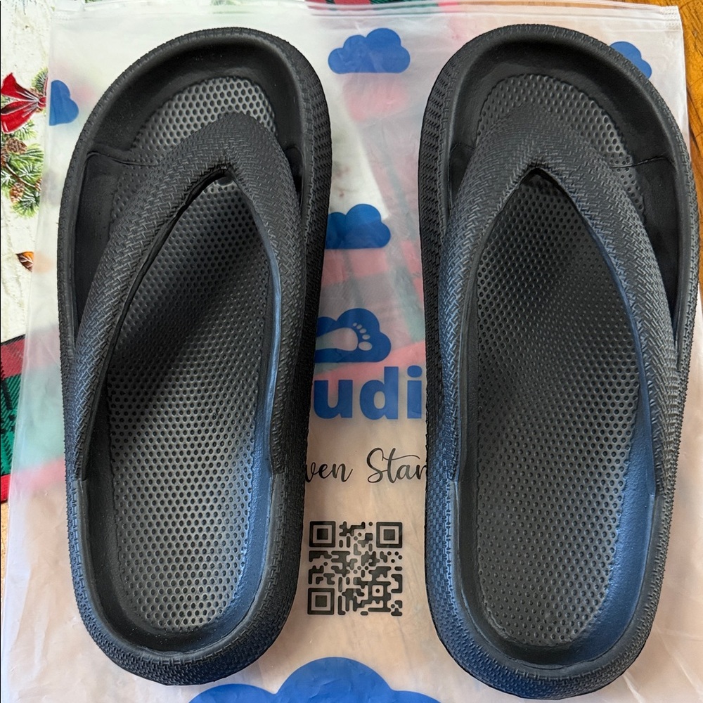 NWT Cloudies Black Sandals for Women-Size 8.5-9-5